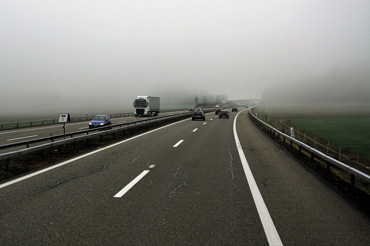 Transport morski towarów niebezpiecznych: Wymogi i procedury dla przewozów morskich